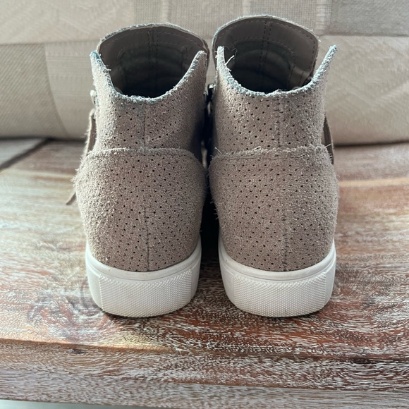 Steve Madden Caliber Sneaker - Picture 4 of 7